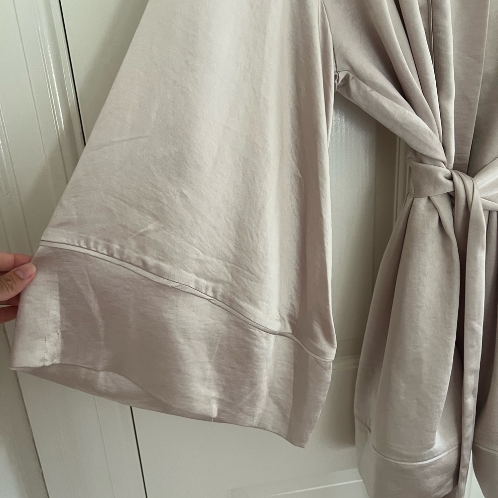 Lulu's Champagne Robe - Picture 5 of 9